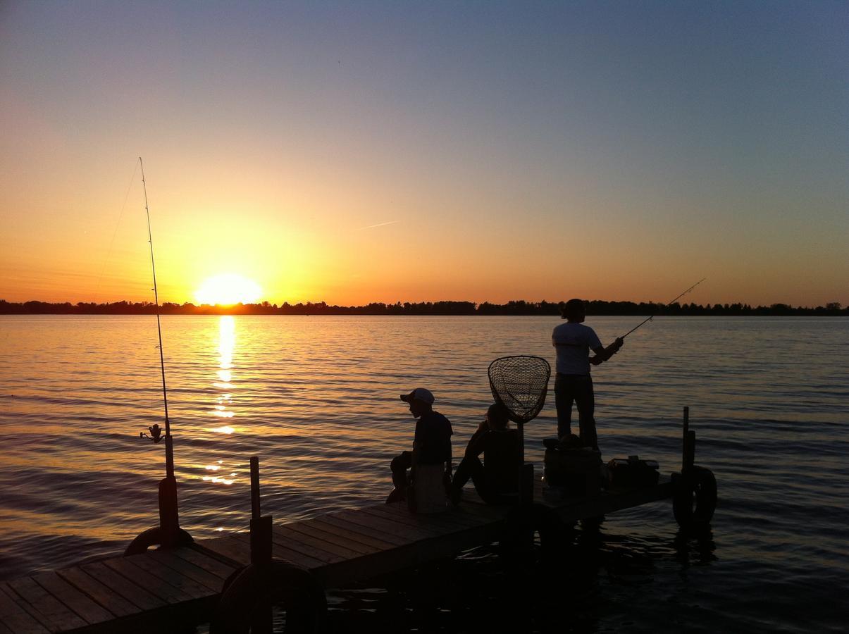 Lake Dalrymple Resort Lagoon City Bilik gambar